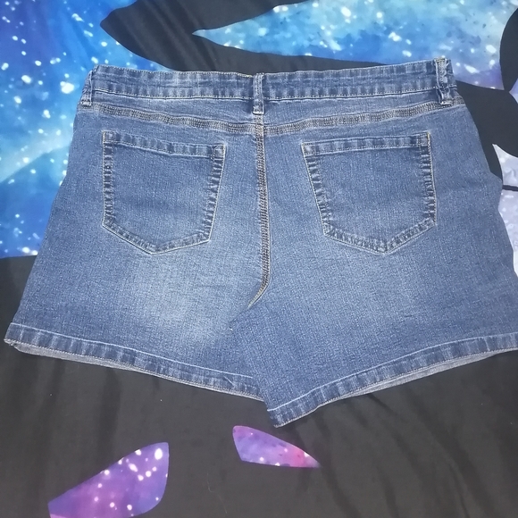 Shorts - Picture 2 of 2